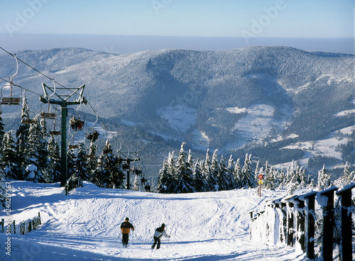 Dekoracja na wymiar  skrzyczne-mountain-szczyrk-beskid-slaski-mountains-poland-february-2011-ski-lift-on