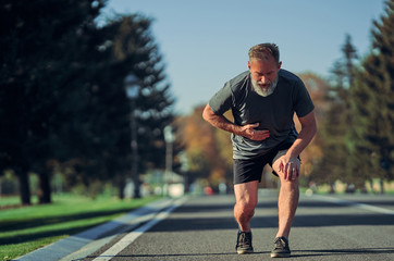 Sticker - The old runner feeling bad while jogging