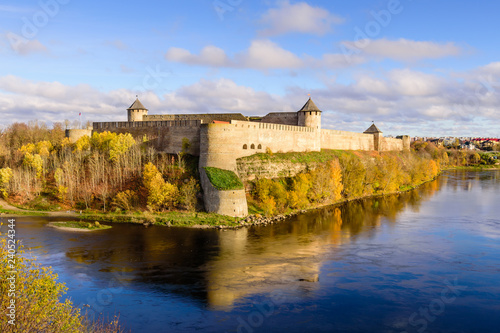 Foto the ancient Russian fortress in Ivangorod, the monument and popular tourist attr