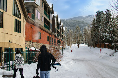 Fotografia, Obraz Skiers Coming back to Townhomes After a Day on the Mountain