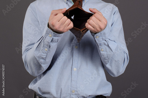 Cuadros en Lienzo Close up Empty wallet in man's hands