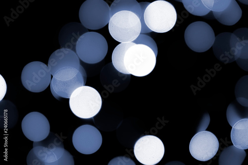 Fotografiet Abstract blurred blue circles on dark background.