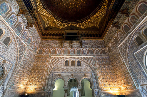 Fotografía Beautiful interior of the 14th century Alcazar royal palace in Mudejar architect