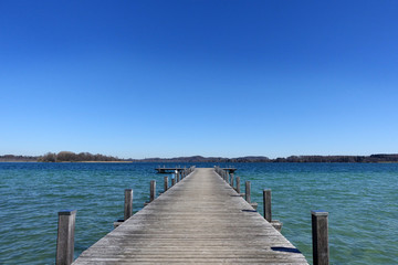  Bootssteg an einem See