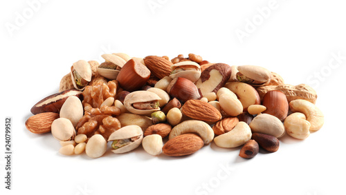 Fotomural Pile of mixed organic nuts on white background