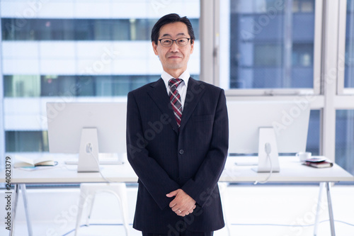 スーツを着ている男性会社員のポートレート Stock Photo Adobe Stock スーツを着ている男性会社員のポートレート Stock Photo Adobe Stock