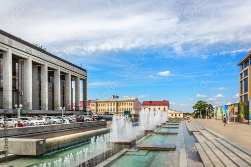 Foto Minsk, Belarus - July 28th 2018 - A nice water fountain in downtown Minsk, with