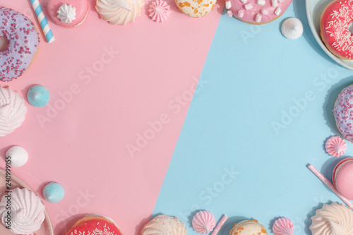 Cuadros en Lienzo Kitchen utensils and tools, pastries and sweets on a pink and blue background
