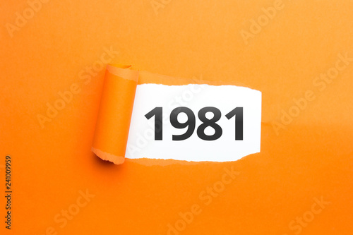 Photographie surprising Number / Year 1981 orange background