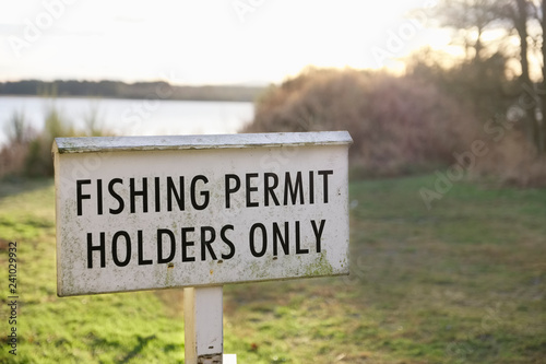 Fotografía Fishing permit holders only sign at lake in Scotland