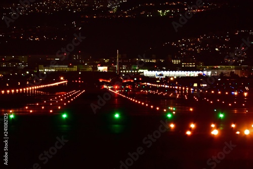 夜の空港滑走路情景stock Photo Adobe Stock