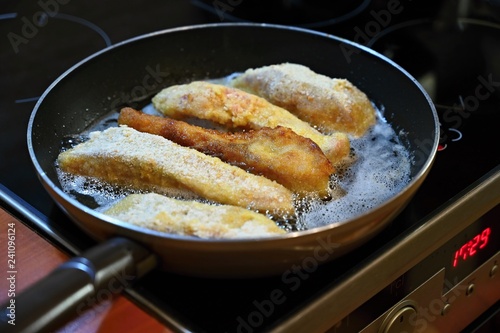 Fotografía Traditional Czech Christmas Dinner. Fried fish - carp