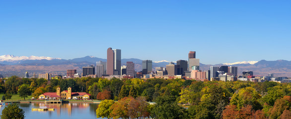 Fototapete - Skyline of Denver downtown with Rocky Mountains
