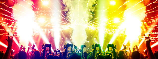 Fototapete - Big concert arena with clapping people