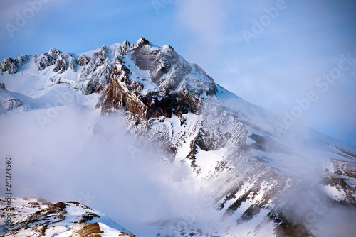 Cuadros en Lienzo Snow-covered mountain peak Mount Hood is in the power of the cloud cover