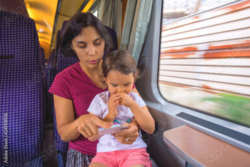 Fotografía Mother and her daughter enjoy the train trip