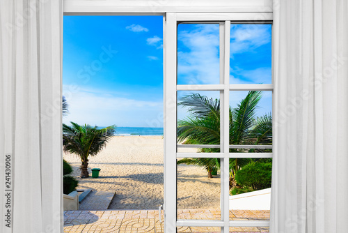 Fototapeta okno  raj-okna-z-widokiem-na-ocean