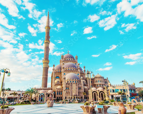Fotografía big beautiful mosque sharm el-sheikh. Selective focus