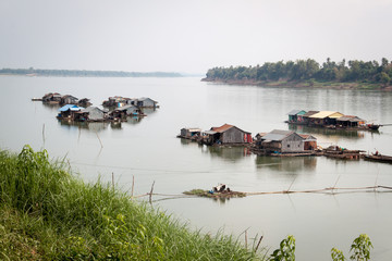 floating village in cambodia