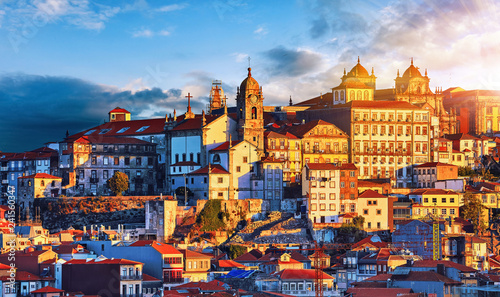 Fotomural Porto, Portugal. Sunset above old portuguese town scenic sky