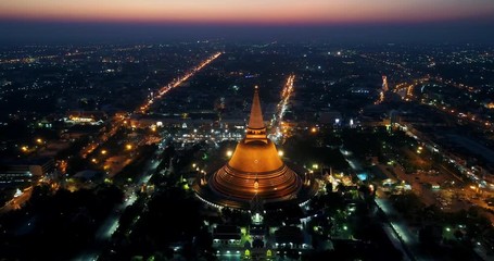 Fototapete - Aerial view of Beautiful Gloden pagoda at sunset. Phra Pathom Chedi temple in Nakhon Pathom Province, Thailand.
