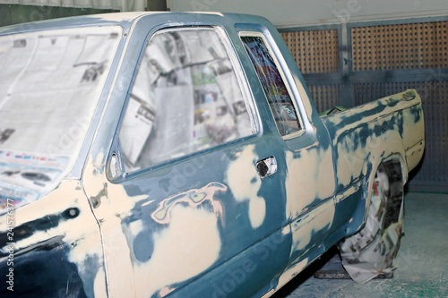 Fotografía Car body work after the accident by preparing before painting.