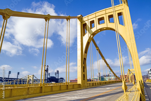 Fotografija  Andy Warhol Bridge in Downtown Pittsburgh, Pennsylvania, USA