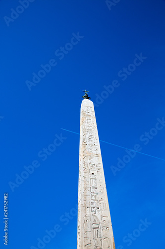 Fotografia Lateran Obelisk is one of the thirteen ancient Roman obelisks and is located in Piazza San Giovanni in Laterano