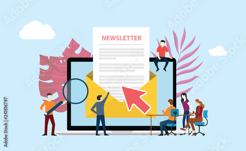 Fotografía subscribe newsletter with people working together on the screen of laptop