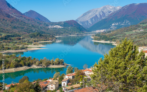 Dekoracja na wymiar  panoramiczny-widok-w-barrea-prowincja-l-39-aquila-w-regionie-abruzzo-we-wloszech