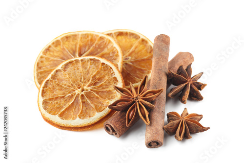 Fotomural Spices for mulled wine isolated on white