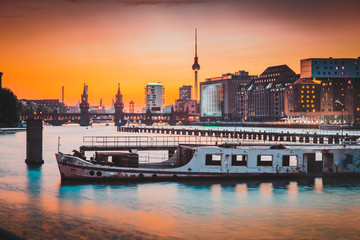 Fototapete - Berlin skyline with old ship wreck in Spree river at sunset, Germany