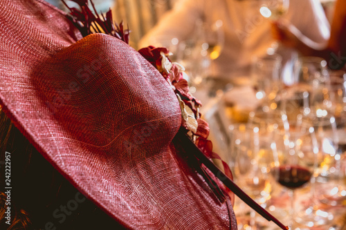 Fotografia woman with pamela at a wedding