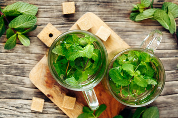 Canvas Print - Mint tea on wooden background