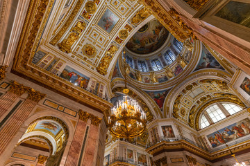 Wall Mural - SAINT PETERSBURG, RUSSIA - January 2, 2019: Beautiful interior of the St Isaac's Cathedral. Luxurious ceiling and dome inside the famous cathedral.