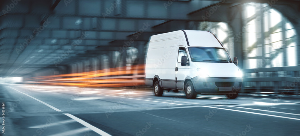 Kleintransporter während der Fahrt