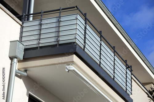 Grosser Balkon Mit Gelander Aus Glas Und Edelstahl Buy This