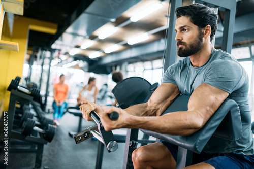 Fotografie, Obraz Strong ripped man training in modern gym