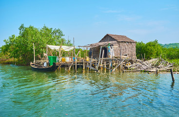 Canvas Print - The shanties among the mangroves, Kangy river, Myanmar