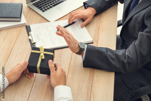 Cuadros en Lienzo Businessman refusing to take bribe in office