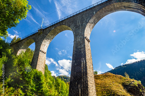 Cuadros en Lienzo Arched railroad train overpass through the Black Forest in Germany