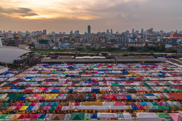 Canvas Print - Train Market