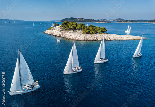 Cuadros en Lienzo Amazing view of racing sailing boat with small island and crystal clear water