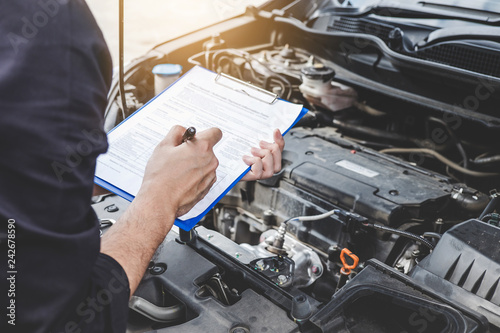 Fotografía Services car engine machine concept, Automobile mechanic repairman checking a ca