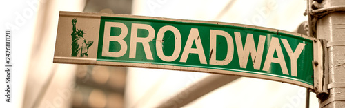 Cuadros en Lienzo Broadway street sign in Manhattan