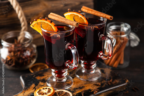 Cuadros en Lienzo Mulled wine with spice and orange