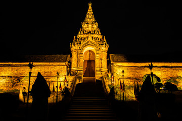 Wall Mural - Phra Thad Lampang Luang temple in the night