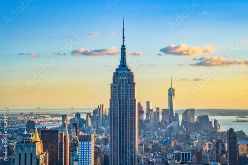 Fotomural New York City skyline during the sunset from the Top of the Rock (Rockefeller Ce