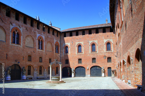 Foto castello di sant'angelo lodigiano in italia, europa
