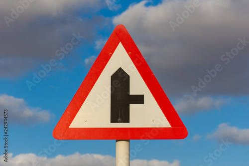 Fotografía Fork in the road roadsign with a blue sky and cloudy background.